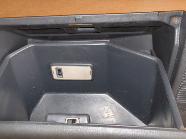 The light installed in the glove box