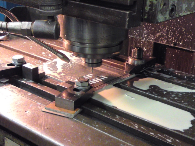 Aluminum plate on milling machine 