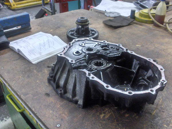 Lower casing of gearbox with diff