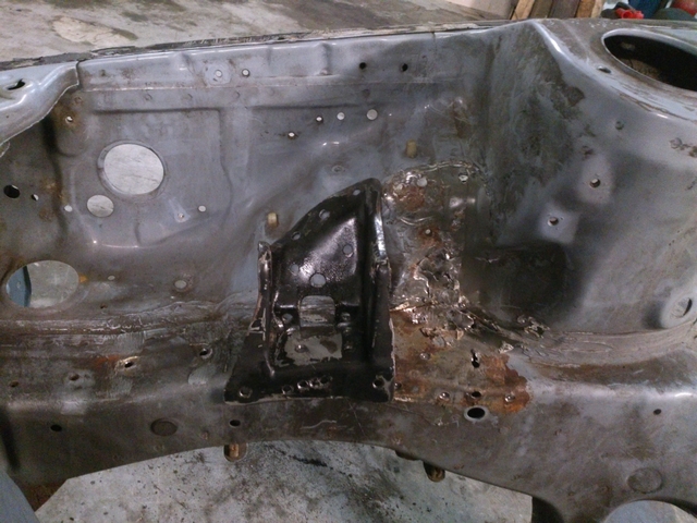 Engine mount in donor front