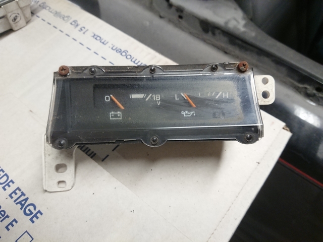 AE92 Corolla volt/oil gauges